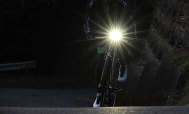 夜 自転車のライト 眩しすぎる 規定